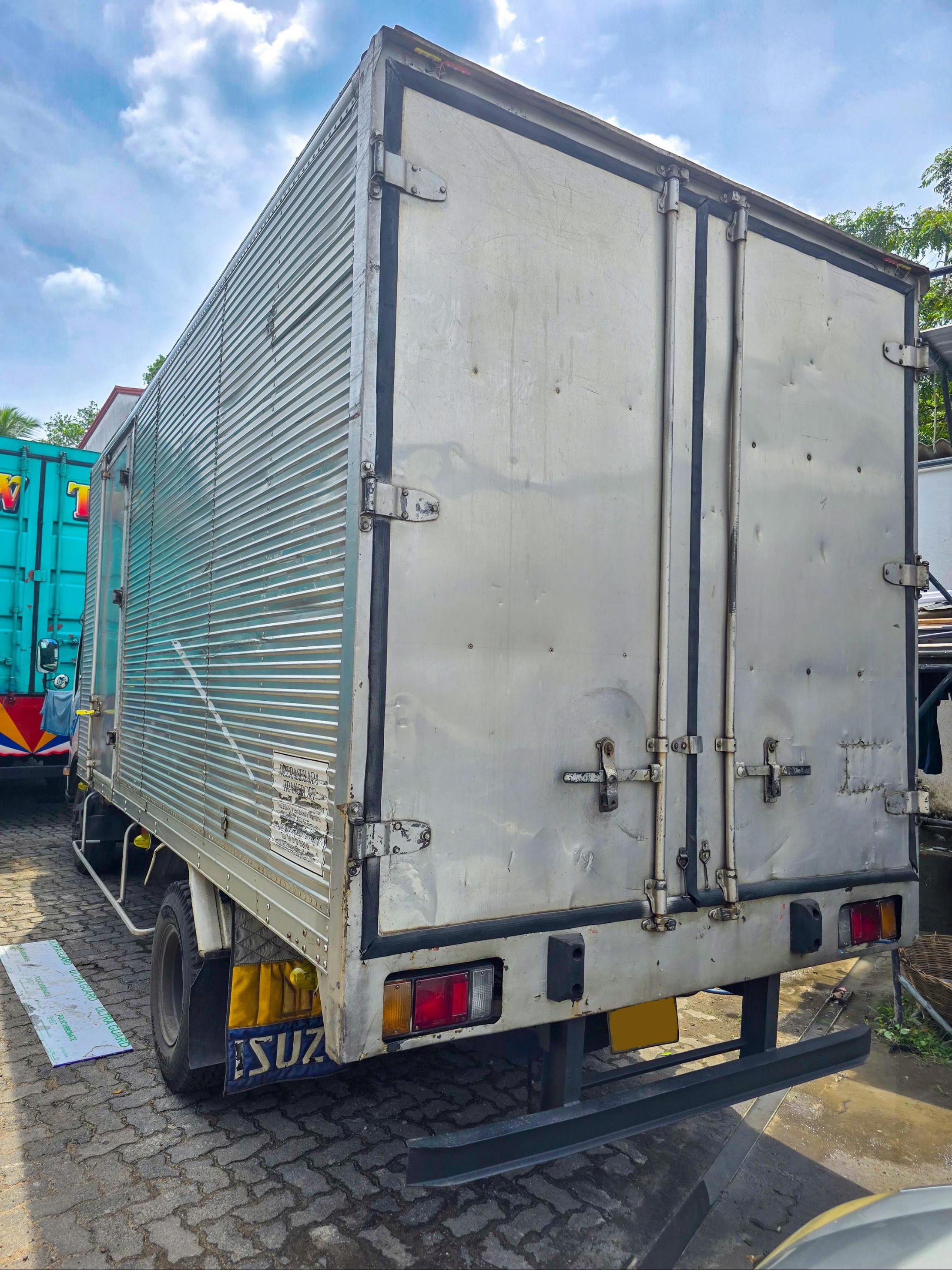 Weerasekara Transport Service Isuzu 16.5 Feet Lorry From behind Colombo Sri Lanka